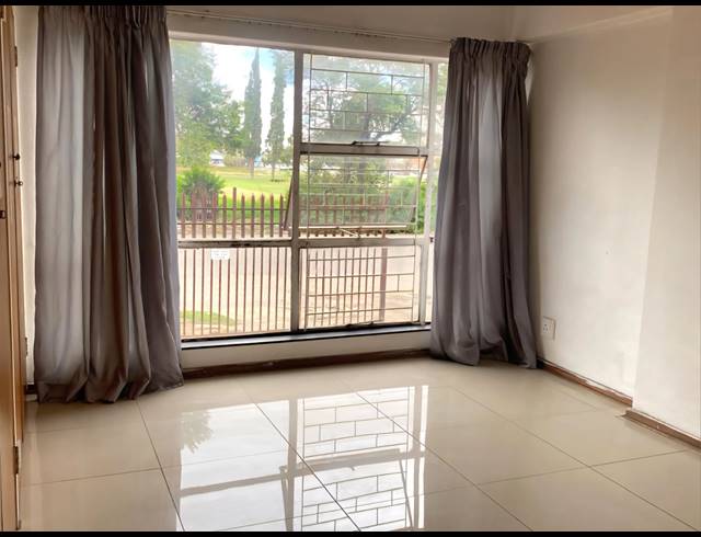 3 BEDROOM FLAT FOR SALE IN VEREENIGING CENTRAL